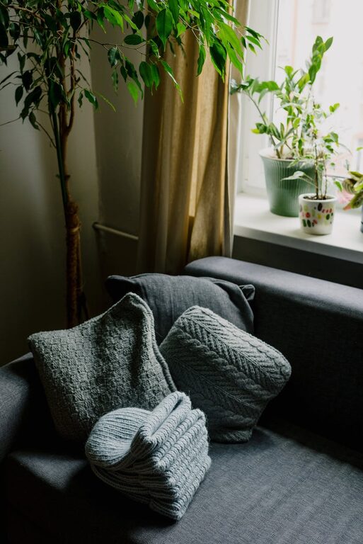 Simple Tips for Creating a Cozy and Inviting Home Environment